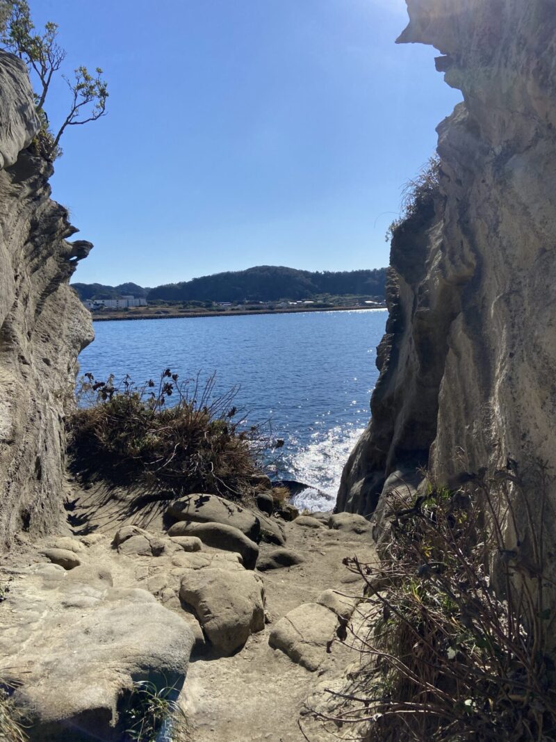 沖ノ島-岩の谷
